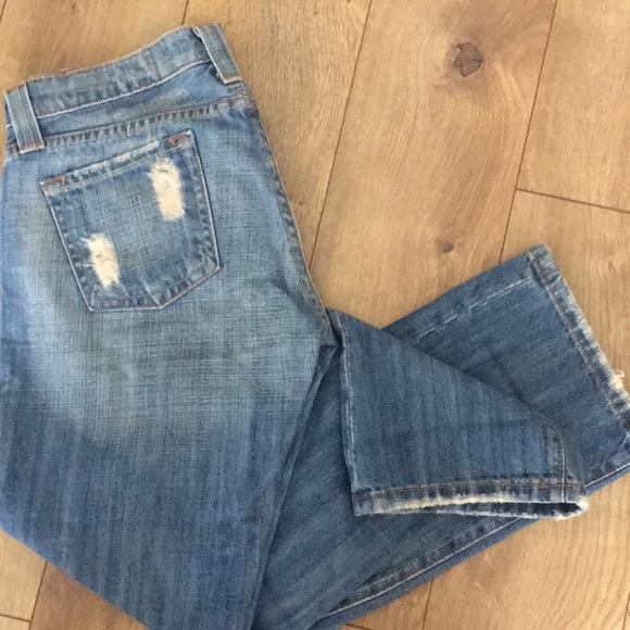 Light Distressed Cropped Jeans - Picture 5 of 5